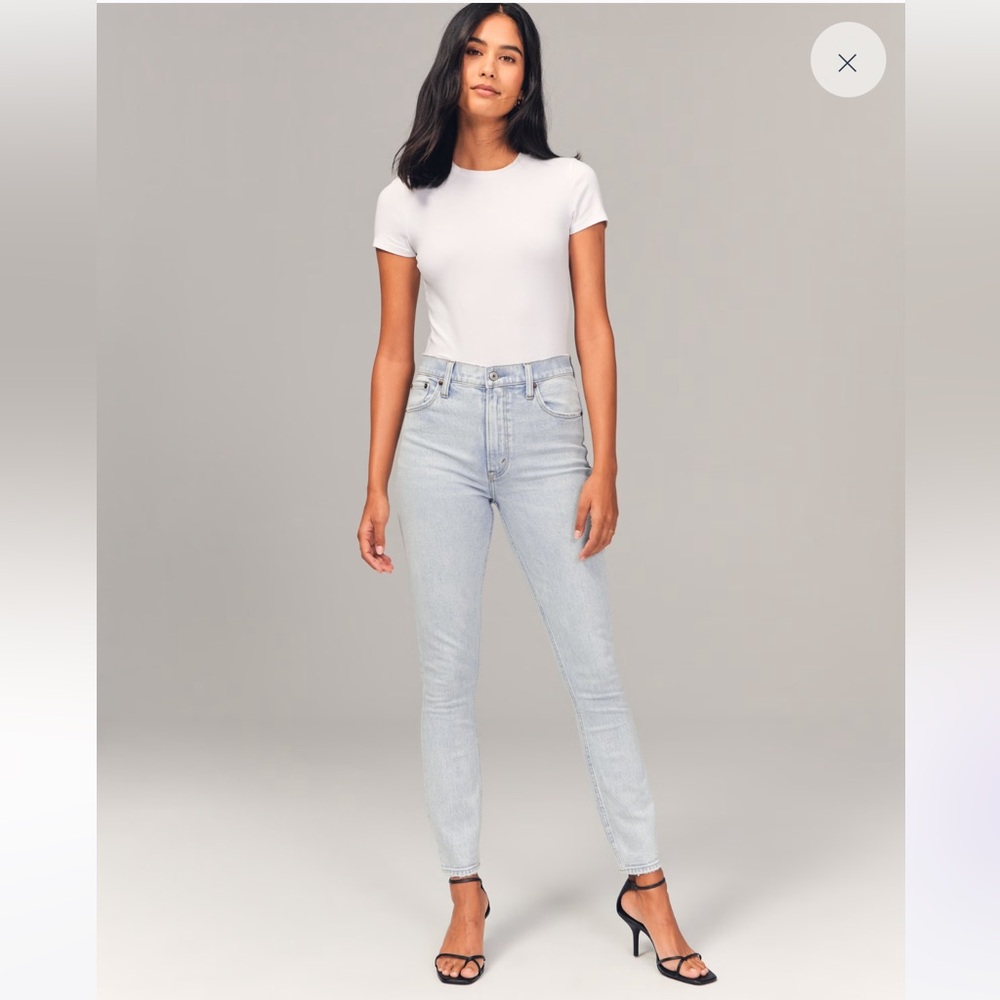NWT! The New Abercrombie & Fitch Skinny Jean in the GORGEOUS color “light”
